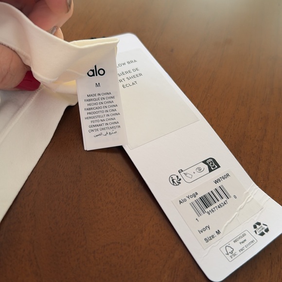 Alo Yoga sheer glow bra ivory color medium size - Picture 6 of 8